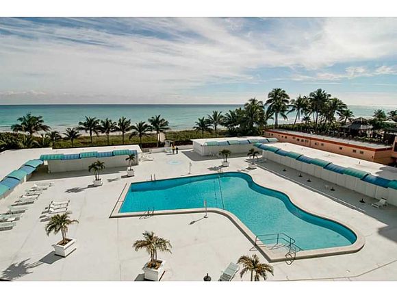 Apartamento em Frente a Praia - Collins Ave - Millionaires Row - Miami Beach $499,000  