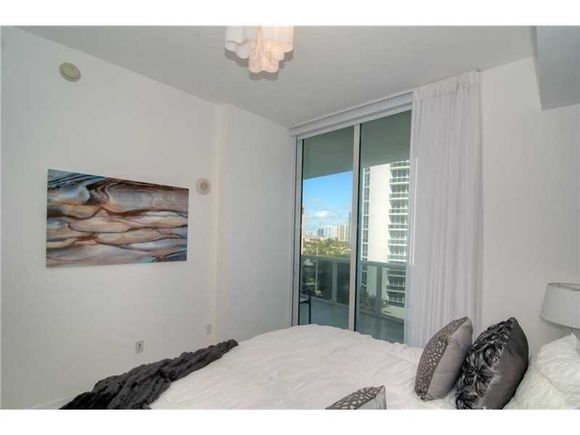  Apto 3 dormitorios em frente a praia - Sunny Isles Beach - Miami - $1,340,000 