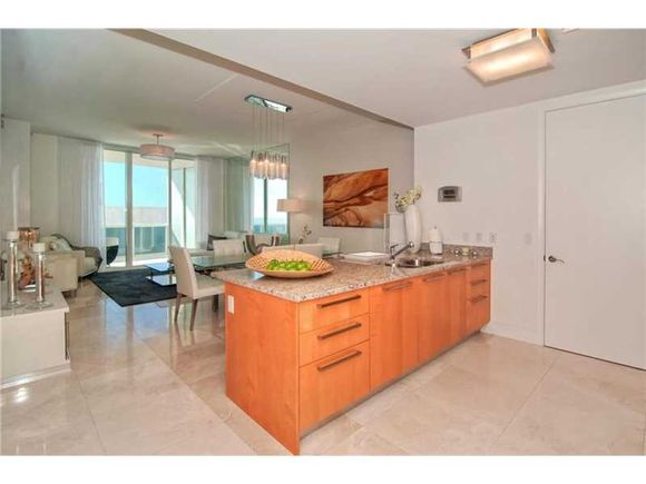  Apto 3 dormitorios em frente a praia - Sunny Isles Beach - Miami - $1,340,000