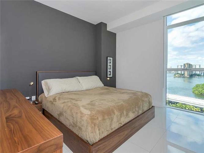  Apto. Mobiliado 3 Dormitorios em Sunny Isles Beach -  $1,149,000