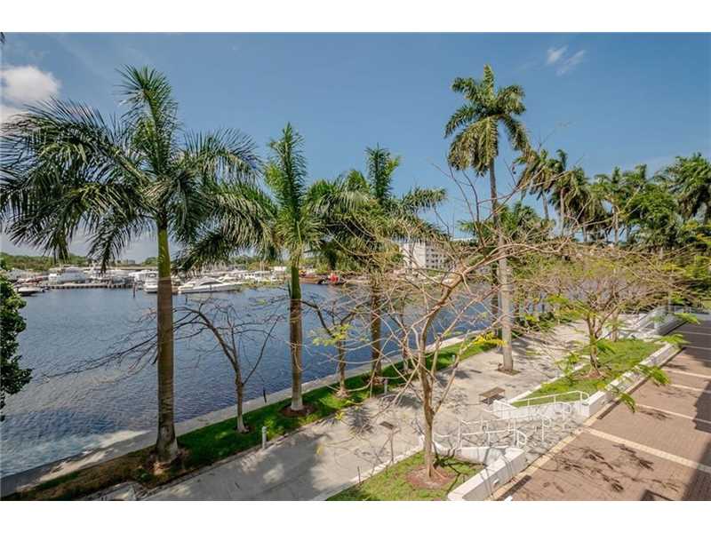     Apto Bom Preo - Terrazas Riverpark Village - South River Drive - Miami - $360,859