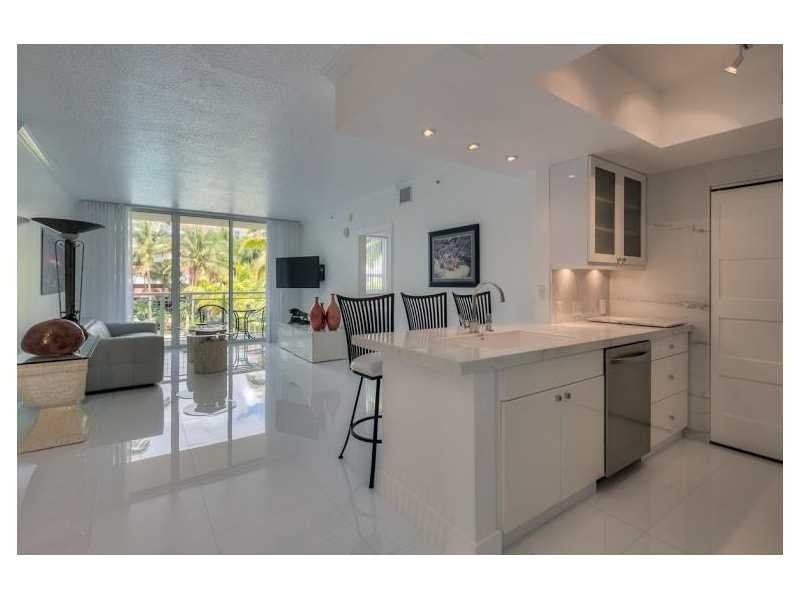 Apartamento todo branquinho - 2 dormitrios - Centro - Edgewater - Miami - $410,000