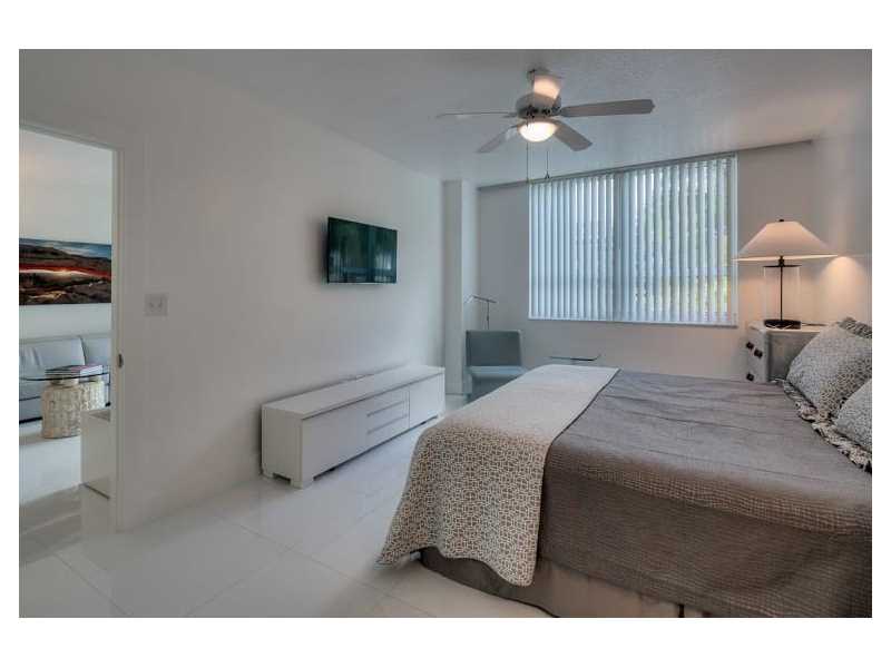 Apartamento todo branquinho - 2 dormitrios - Centro - Edgewater - Miami - $410,000