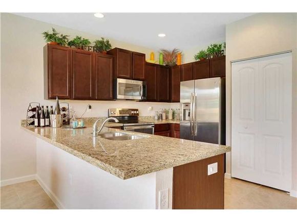 Casa Nova m Miami - 6 Dormitrios - $364,990