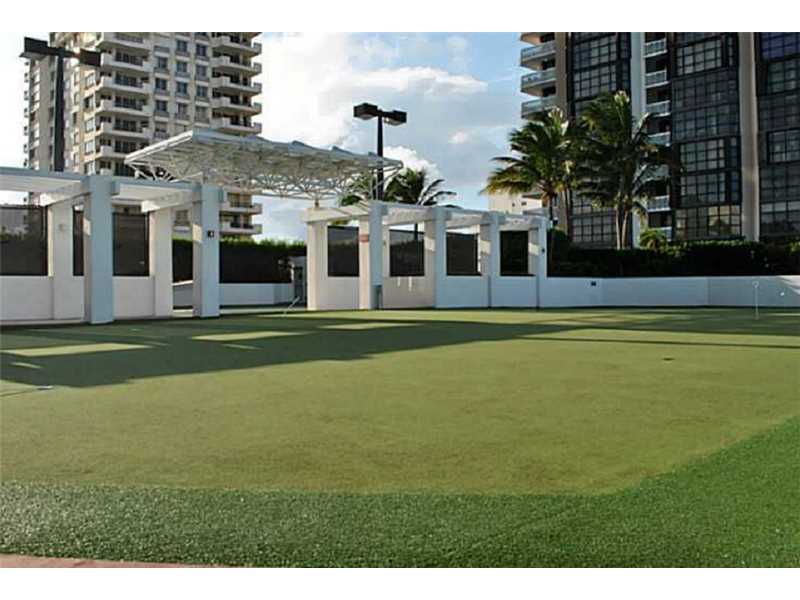 Apto em frente a praia no predio de luxo  - Miami Beach - $515,000