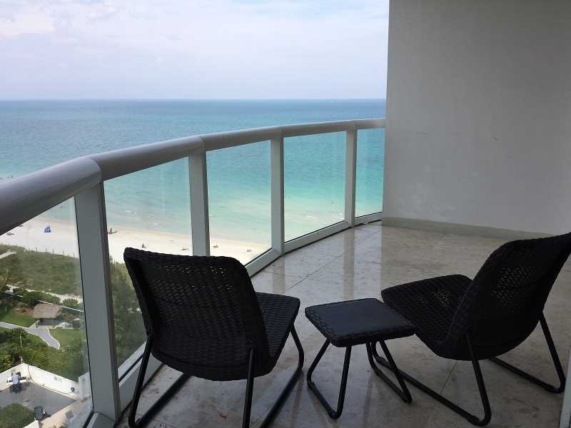 Apto em frente a praia no predio de luxo - Miami Beach - $515,000
