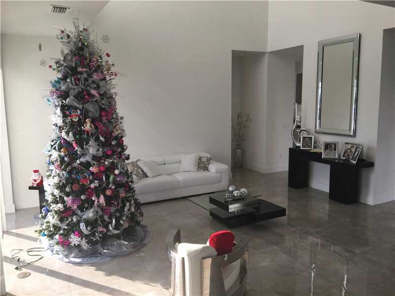  Casa Nova Estilo Moderno - 5 Quartos Com Piscina em Doral - Miami $995,000  