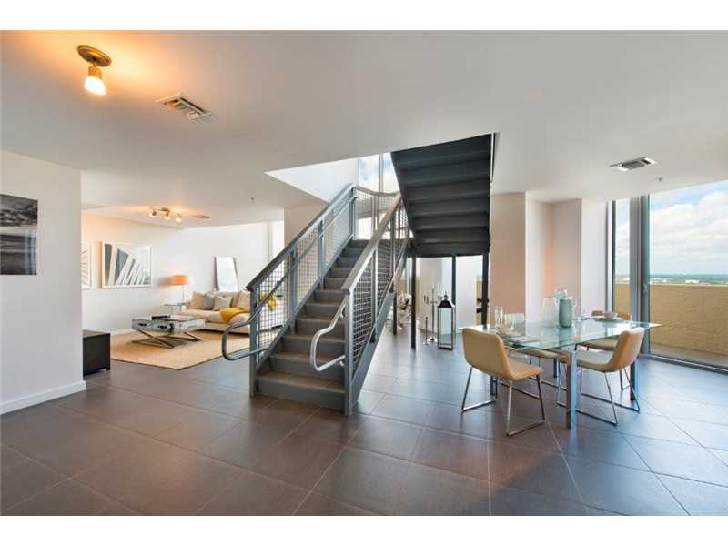  Cobertura Duplex no Four Midtown - Miami  $895,000   
