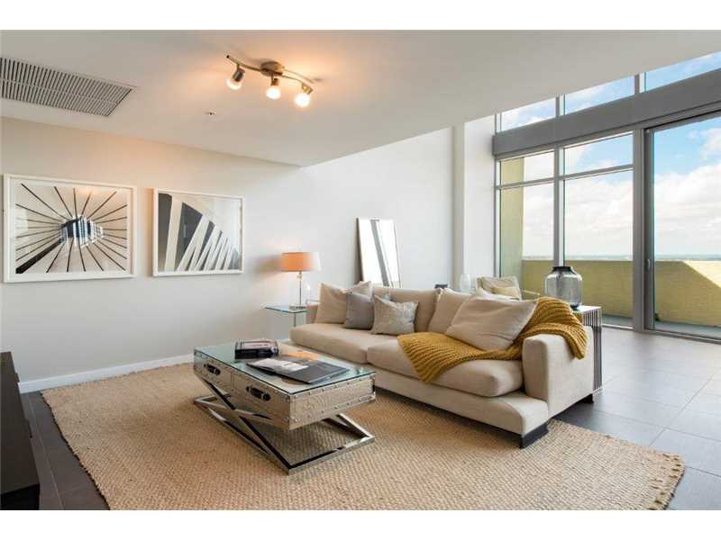  Cobertura Duplex no Four Midtown - Miami  $895,000  
