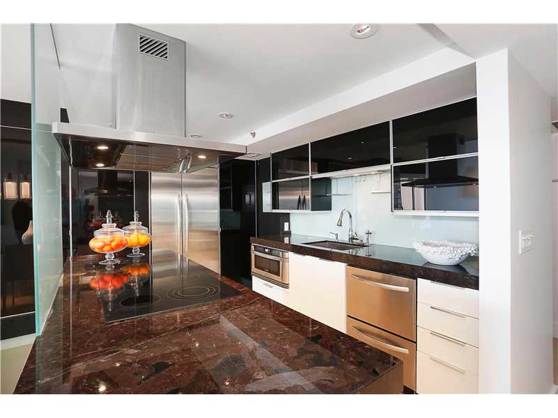  Apto de Luxo 3 dormitorios no The Grand - Downtown - Miami  $629,000