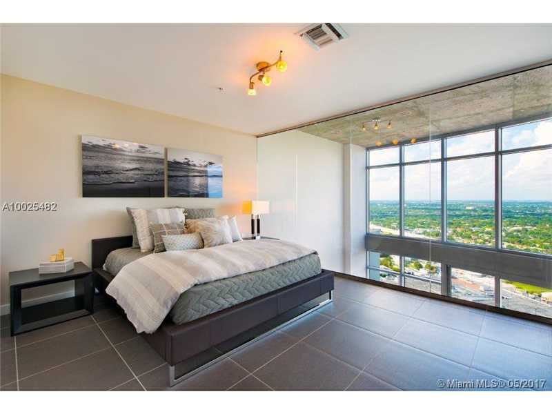  Cobertura Duplex no Four Midtown - Miami  $820,000  