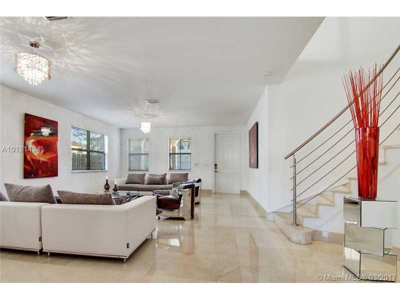  Casa em frente a lagoa em Doral - Miami   $725,000  