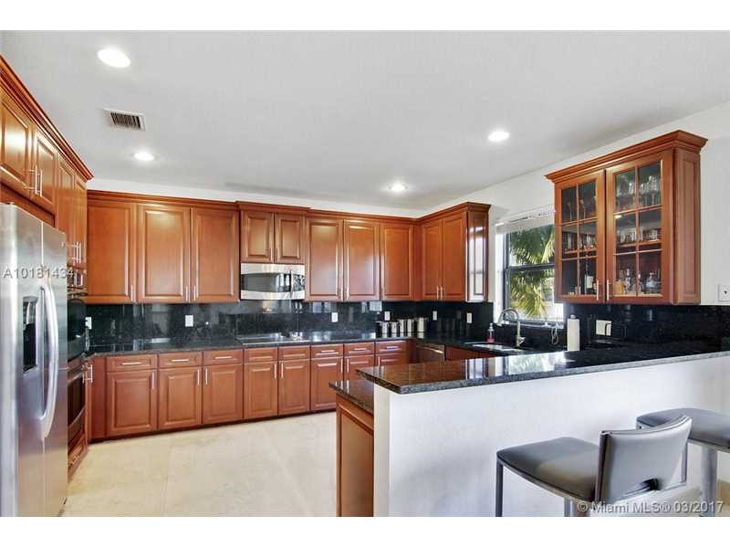 Casa em frente a lagoa em Doral - Miami   $725,000  