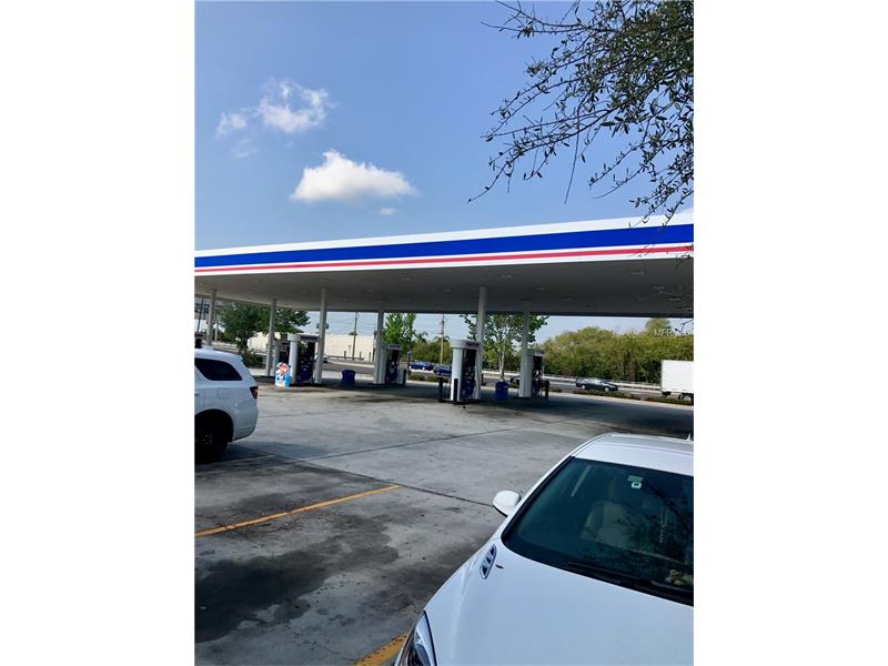 Posto de Gasolina e Loja de Convenienca A Venda em Tampa, Florida  $250,000
