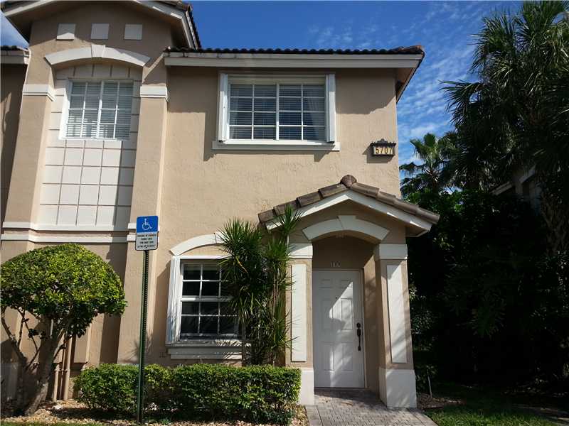 Townhouse Perfeita para a Família no Coração de Doral, Miami $295,000