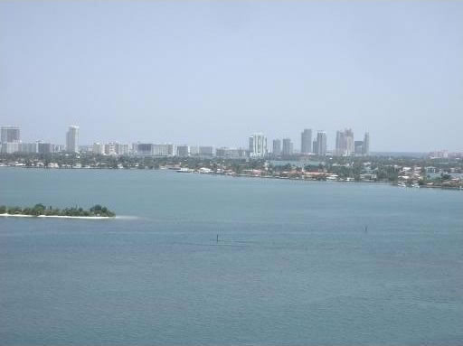 Miami Beach Apto com Vista Linda $440,000