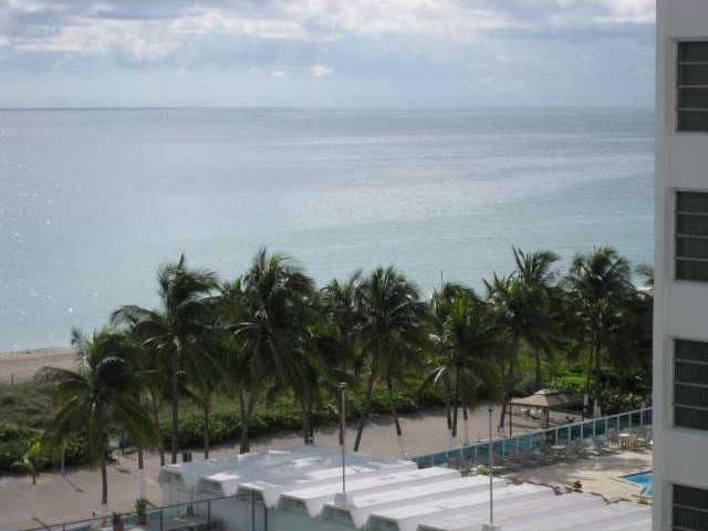 Apartamento em frente o mar - Miami Beach $450,000