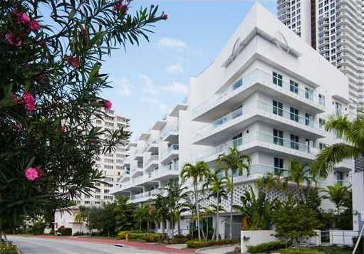Miami Beach - Collins Ave - Moderno! $365,000