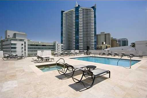 Miami Beach - Collins Ave - Moderno! $365,000