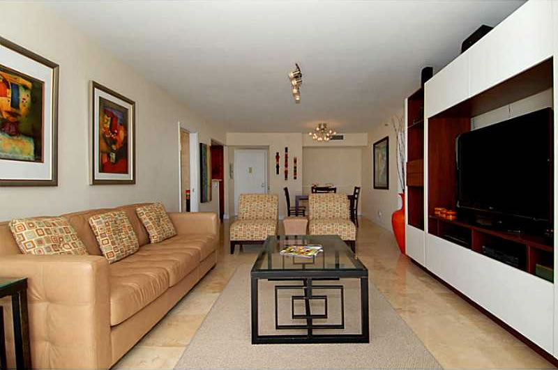 Apartamento Reformado 2 Quartos / 2 Banheiros - Aventura Miami $289,900