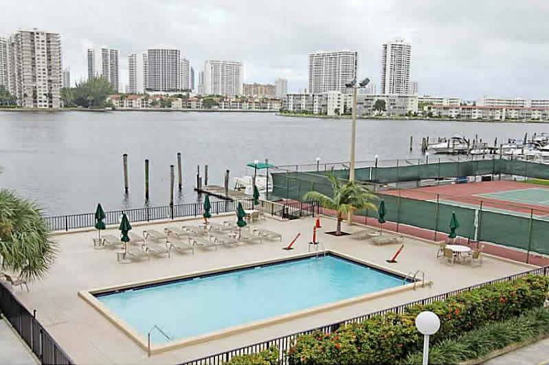 Aventura Apto 2/2 - Todo Reformado em Miami $297,900