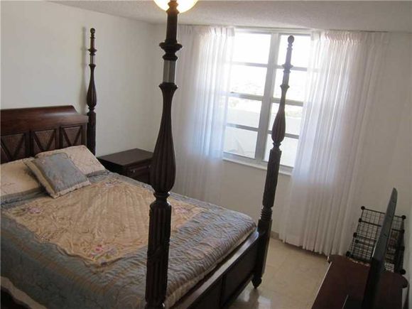 Apartamento 2 dormitorios todo reformado e mobiliado - Miami - $258,500