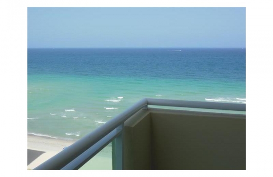 Apartamento Reformado em Frente a Praia em Hollywood Beach - Florida -$499,000