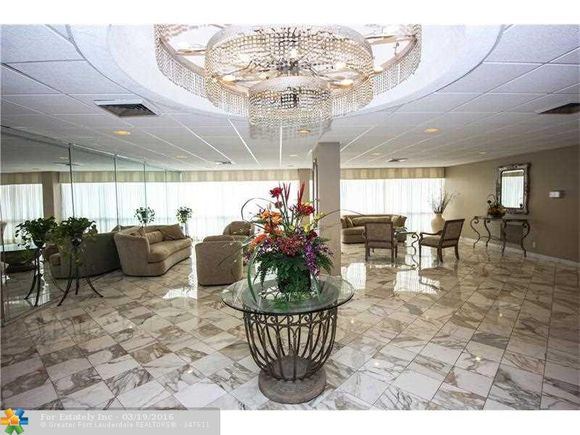 Apartamento Reformado em frente a praia em Fort Lauderdale, Flordia - $497,500