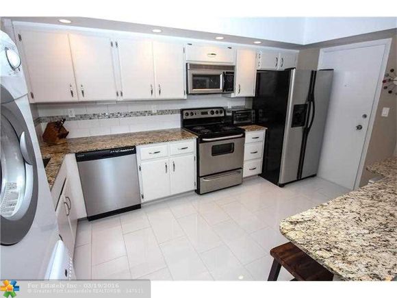 Apartamento Reformado em frente a praia em Fort Lauderdale, Flordia - $497,500