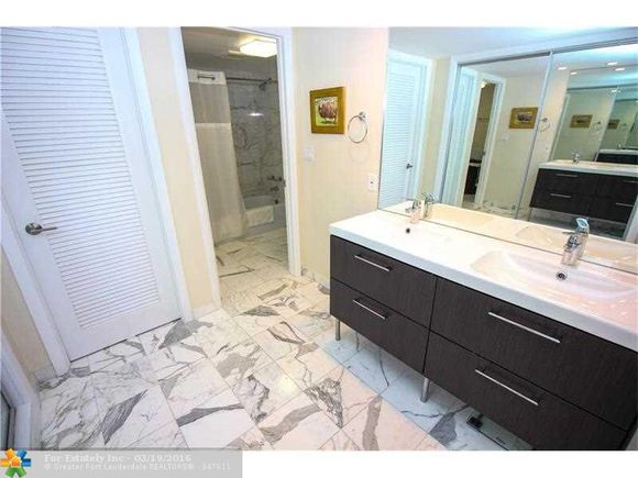 Apartamento Reformado em frente a praia em Fort Lauderdale, Flordia - $497,500