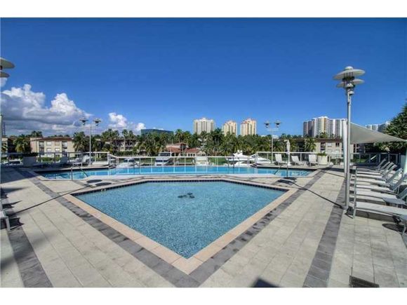 Apartamento de Alta Padrao A Venda em Aventura - Miami - $550,000