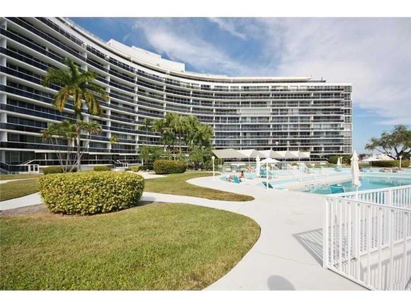 Apartamento Miami Beach com Varanda - $360,000 