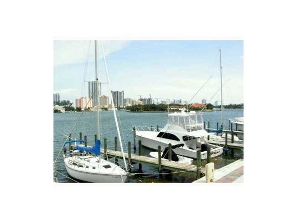 Apartamento Miami Beach com Varanda - $360,000