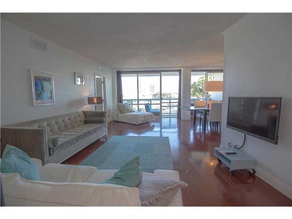 Apartamento Miami Beach com Varanda - $360,000