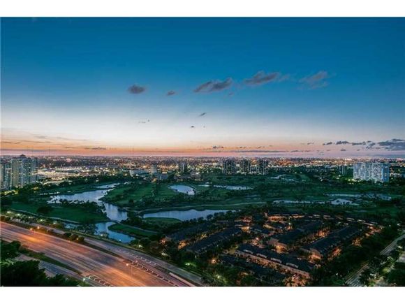 Apartamento de Luxo em andar alta - Aventura - Miami - $550,000  