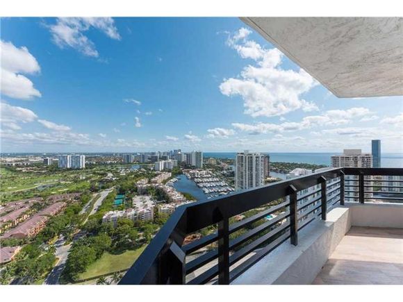 Apartamento de Luxo em andar alta - Aventura - Miami - $550,000  