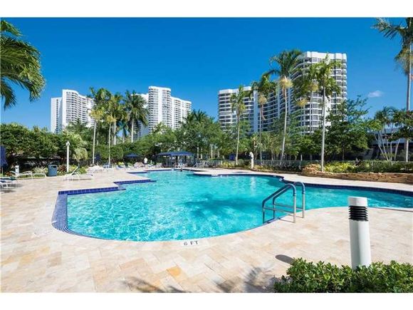 Apartamento de Luxo em andar alta - Aventura - Miami - $550,000  