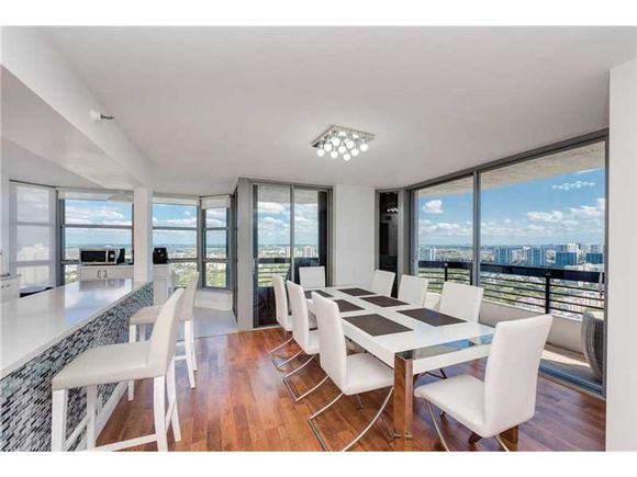 Apartamento de Luxo em andar alta - Aventura - Miami - $550,000  