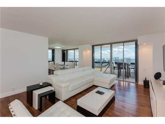 Apartamento de Luxo em andar alta - Aventura - Miami - $550,000 