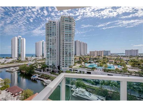   Apto. 3 Qts no predio famoso St.Tropez - Sunny Isles Beach - Miami-$979,000