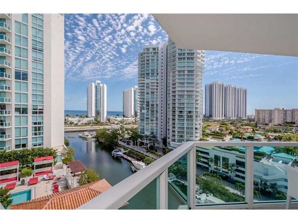   Apto. 3 Qts no predio famoso St.Tropez - Sunny Isles Beach - Miami-$979,000