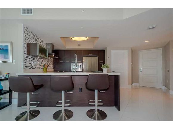   Apto. 3 Qts no predio famoso St.Tropez - Sunny Isles Beach - Miami-$979,000 