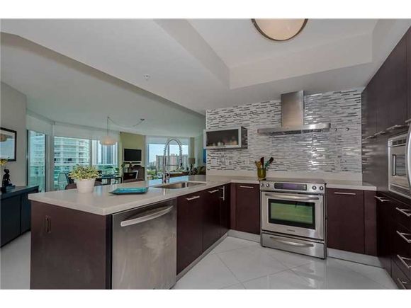   Apto. 3 Qts no predio famoso St.Tropez - Sunny Isles Beach - Miami-$979,000 