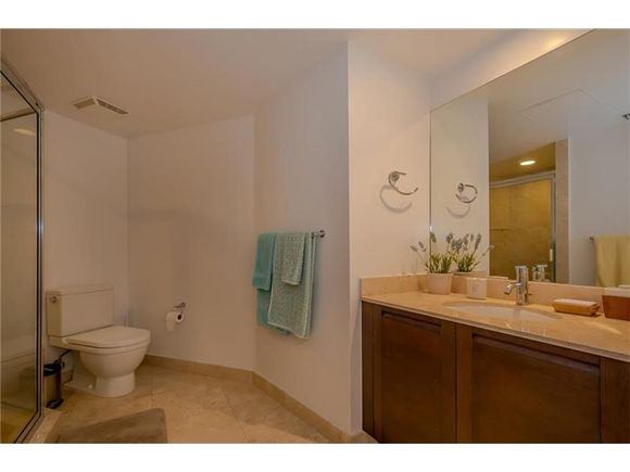   Apto. 3 Qts no predio famoso St.Tropez - Sunny Isles Beach - Miami-$979,000