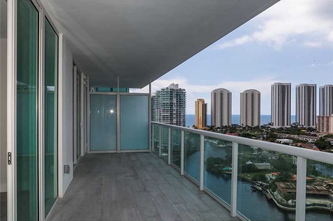   400 Sunny Isles - Prdio Novo Apto Duplex Pronto para morar-$949,000 