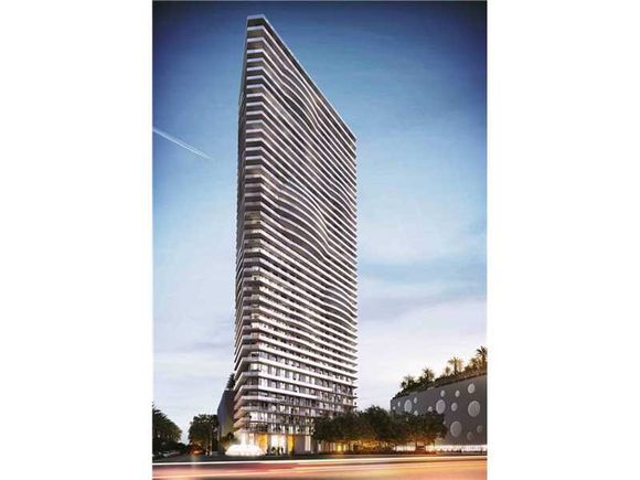 Paraso - Apto de Luxo 4 Dormitrios - Prdio novo em frente da baia perto de Downtown-$1,766,900 