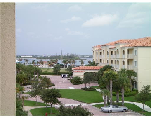 Apartamento com Vista Panorâmica $219,000