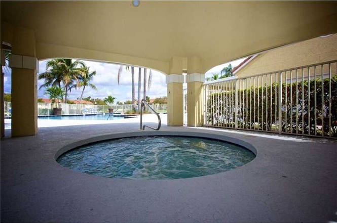 Apartamento 2 dormitorios em Plantation / Sunrise Florida - 20 minutos a Miami - $212,900