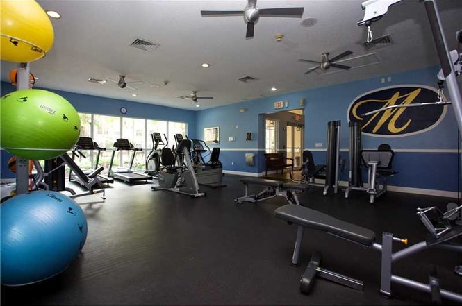 Apto 2 dormitorios em Hollywood, Florida -- 15 minutos ate Miami!- $255,900