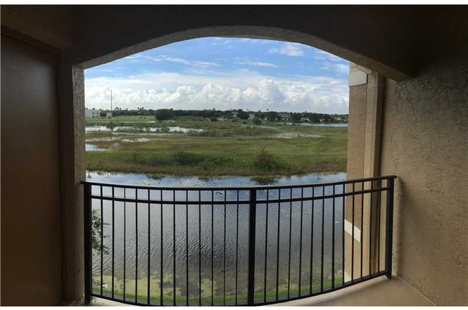 Apto 2 dormitorios em Hollywood, Florida -- 15 minutos ate Miami!- $255,900